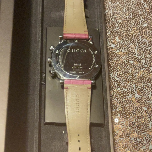 AUTHENTIC GUCCI rare watch w/ genuine pink alligator strap & diamond face. - Picture 6 of 9